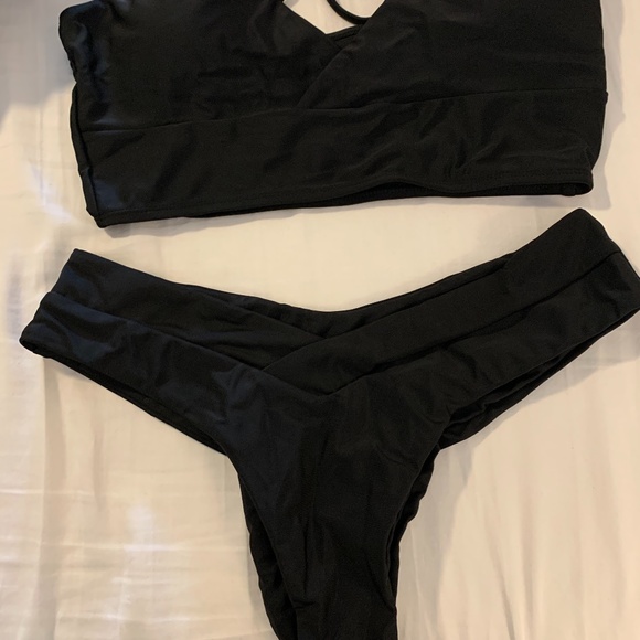Wrap top black bikini - Picture 1 of 3